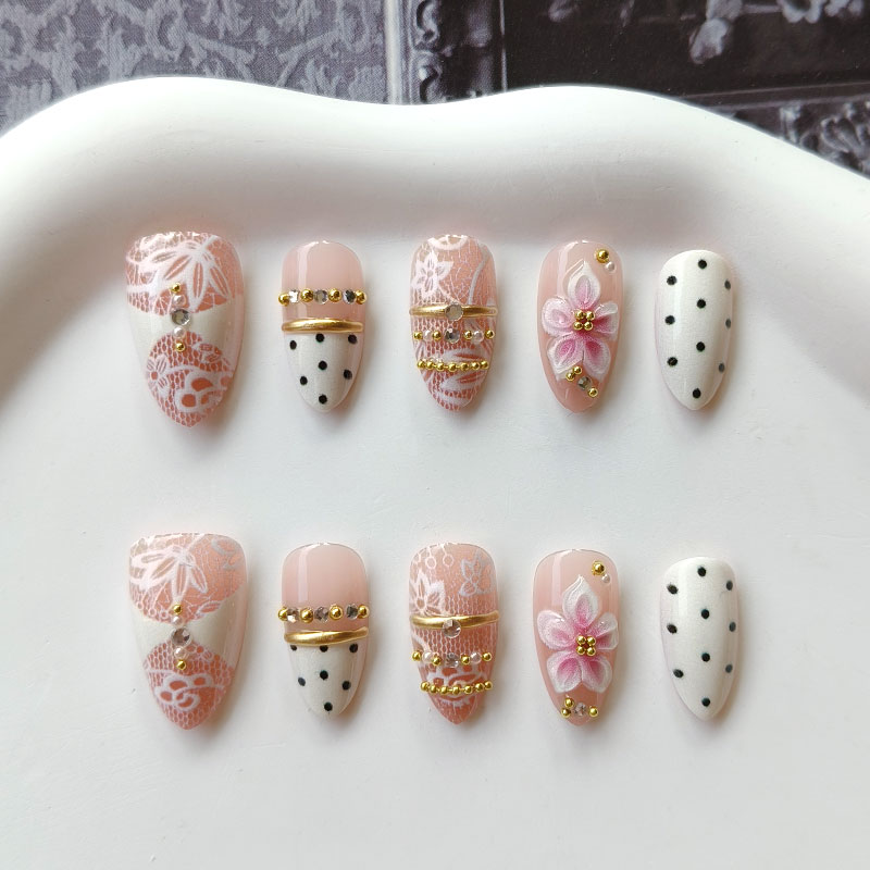 Nail Art Press On - 10 Adet 3D Altın Yaldızlı Beyaz